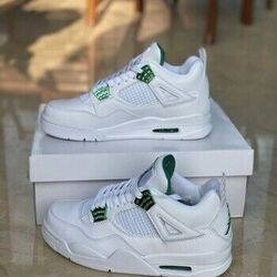 Baskets basses Nike Jordan 4
