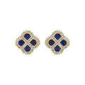 Boucles d'oreille tige en argent dor&eacute; tr&egrave;fle verre bleu fonc&eacute;, contour d'oxydes blancs Artemare