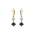 Boucles d'oreille crochet en argent dor&eacute; tr&egrave;fle en verre noir et fleurs oxydes blancs