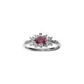 Bague en argent rhodi&eacute; avec oxyde serti forme carr&eacute; rose et entourage blanc