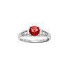 Bague en argent rhodi&eacute; grand diam&egrave;tre, un oxyde rouge central et oxydes blancs sertis sur les c&ocirc;t&eacute;s