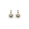 Boucles d'oreille tige en vermeil fleur oxyde vert clair et contour oxydes blancs