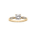 Bague en vermeil avec oxyde blanc serti 4 griffes et sertissage d'oxydes blancs sur le dessus de l'anneau