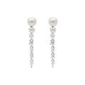Boucles d'oreille sur Artemare : Boucles d'oreille pendante tige en argent rhodi&eacute; trois perles blanches imitation et oxydes blancs