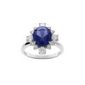 Bagues sur Artemare : Bague en argent rhodi&eacute; avec oxyde central bleu fonc&eacute; et contour oxydes blancs sertis