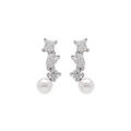 Boucles d'oreille en argent rhodi&eacute; avec perle de culture d'eau douce blanche et 3 oxydes blancs