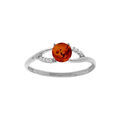 Bague en argent rhodi&eacute; avec ambre v&eacute;ritable crois&eacute;e et oxydes blancs