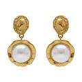 Boucles d'oreille tige en acier dor&eacute; perle blanche imitation