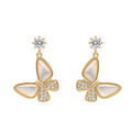 Boucles d'oreille tige en plaqu&eacute; or pendantes papillon nacre blanche v&eacute;ritable et oxydes blancs