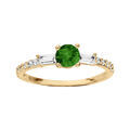 Bague en plaqu&eacute; or style alliance avec oxyde vert central et rail d'oxydes blancs sertis