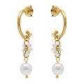 Boucles d'oreille sur Artemare : Boucles d'oreille en acier dor&eacute; fleur et boule blanche pendantes