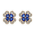 Boucles d'oreille tige en vermeil tr&egrave;fle oxydes bleu et blancs sertis
