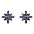 Boucles d'oreille tige en plaqu&eacute; or motif fleur recouverte d'oxydes bleus