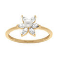 Bague en plaqu&eacute; or fleur d'oxydes blancs et perle d'eau douce au centre