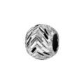 Charms Thabora en argent rhodi&eacute; boule granit&eacute;e et cisel&eacute;e en chevrons