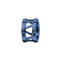 Bracelets sur Artemare : Charms Thabora grand mod&egrave;le pour homme en acier et PVD bleu anneau ajour&eacute; en triangles