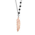 Colliers sur Artemare : Collier en argent rhodi&eacute; cha&icirc;ne avec perles noires et 1 plume dorure rose 62+3cm