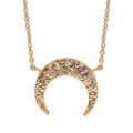 Colliers sur Artemare : Collier en plaqu&eacute; or avec pendnetif croissant de lune martel&eacute; 40+4cm