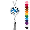 Colliers sur Artemare : Collier avec Pendentif diffuseur de parfum m&eacute;daillon fleur de lotus et pompon cha&icirc;nettes - r&eacute;glable 45 &agrave; 65cm