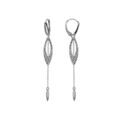 Boucles d'oreille sur Artemare : Boucles d'oreille pendantes en argent rhodi&eacute; cha&icirc;nette et motif plume suspendus et fermoir dormeuse