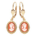 Boucles d'oreille sur Artemare : Boucles d'oreille en plaqu&eacute; or Cam&eacute;e sur fond rose avec fermoir dormeuse