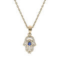 Colliers sur Artemare : Collier en plaqu&eacute; or cha&icirc;ne avec pendentif main de Fatma pav&eacute;e d'oxydes blancs et bleu 35+5cm
