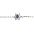 Bracelet en argent rhodi&eacute; cha&icirc;ne motif marguerite avec oxyde centre bleu fonc&eacute; et contour blancs sertis 16.5+2cm
