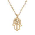 Colliers sur Artemare : Collier en argent et dorure jaune cha&icirc;ne avec boules couleur blanche avec main de Fatma 40+5cm