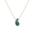 Collier en argent dor&eacute; goutte en verre malachite imitation 40+5cm