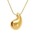 Colliers sur Artemare : Collier en acier dor&eacute; avec pendentif grande goutte incurv&eacute;e (dim 33mm x 18 mm) 41+5cm