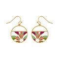 Boucles d'oreille Stella Mia en acier dor&eacute; jaune motif r&eacute;sine fond blanc et fleur rose et violet Artemare