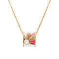 Collier Stella Mia en acier dor&eacute; jaune avec pendentif rectangulaire fond r&eacute;sine blanche fleur rose et violet - 42+10cm