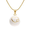 Collier en acier dor&eacute; bola de grossesse rond 21mm r&eacute;sine blanche et coeurs - 90+20cm Artemare