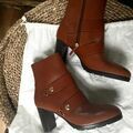 Bottes femme sur Grenoble : Bottines Longchamp Bottines longchamp neuves couleur camel