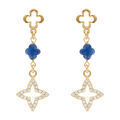 Boucles d'oreille sur Artemare : Boucles d'oreille pendante tige en argent dor&eacute; tr&egrave;fle dor&eacute; avec r&eacute;sine bleue et oxydes blancs sertis