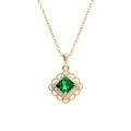 Collier en vermeil pendentif carr&eacute; oxyde vert et contour d'oxydes blancs sertis - 39+4cm