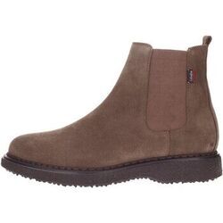 Boots CallagHan -