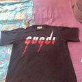 Tee-shirts sur Grenoble : T-shirt Gucci T-shirt gucci Size : L