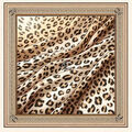 Echarpe Alberto Cabale Grand carr&eacute; de soie Original Leopard Zo&eacute; Rose