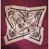 Echarpe Boutiques ind&eacute;pendante Tr&egrave;s beau foulard soyeux neuf Bleu