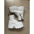 Bottes femme sur Grenoble : Bottines New Rock New rock Blanche