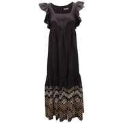 Robe D. Exterior -