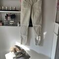 Jeans skinny Zara Jegging écru zips dorés dans le bas Zara T38 TBE Jeans skinny Zara Jegging écru zips dorés dans le bas Zara T38 TBE Grenoble