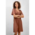 Robe courte Enorsia Combinaison &agrave; manches en cloche en tissu c&ocirc;tel&eacute; textur&eacute; Marron
