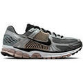 Baskets basses Nike ZOOM VOMERO 5