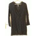 Robes sur Grenoble : Robe courte Sans marque Robe noire en dentelle Blanche Porte
