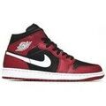 Sports collectifs sur Grenoble : Chaussures Nike Air Jordan 1 Mid
