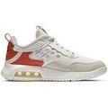 Baskets basses Nike Jordan Max 200